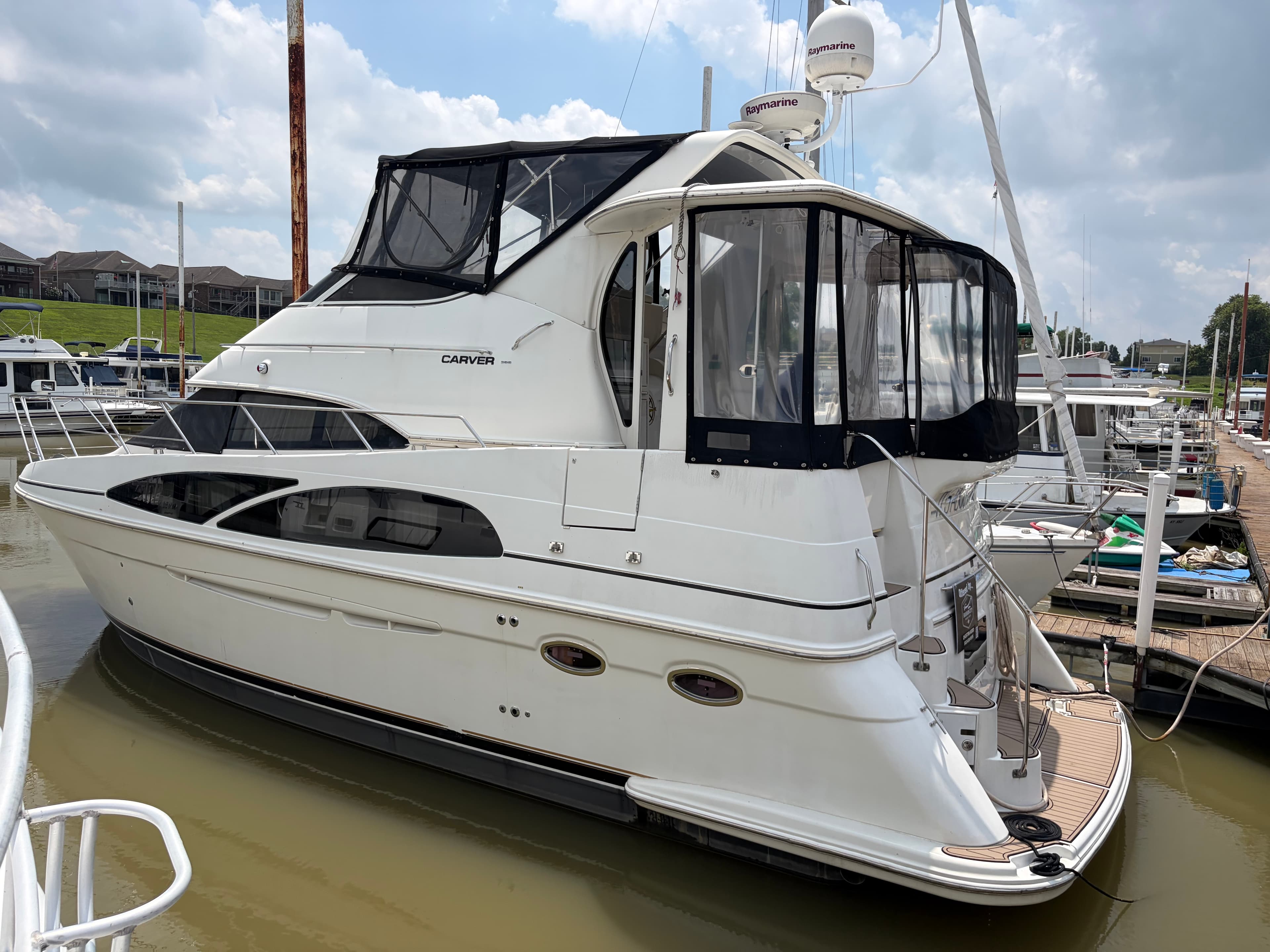 2005 Carver 396